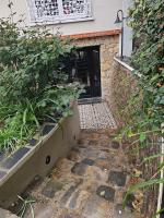 In city center and next to the train station - B&B Houilles