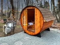 Family Pocono Gem by the lake with private sauna, hot tub, and huge game room - B&B Arrowhead Lake