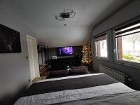 Zweibettzimmer mit Poolblick