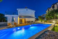 VILLA NINA MALINSKA 150m FROM THE BEACH, SWIMMING POOL - B&B Vantačići