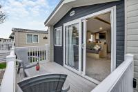 B&B Poole - Sea La Vie Lodge, Rockley Park Holiday Park, Poole, Dorset - Bed and Breakfast Poole