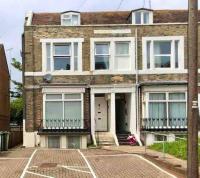 Central and Convenient with Private Parking - B&B