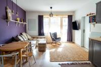 Large Stylish 2-bedroom apt near ski road, 5 min to Gondola & Bar Street - B&B Bansko