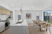 Marina Escape - Contemporary Coastal Living - Ferienwohnung