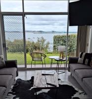 ON THE WATERS EDGE - Ferienwohnung