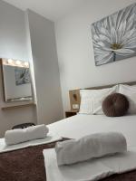 Two-Bedroom Deluxe Apartment with Balcony