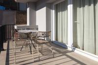 CITY LIFE Modern Apartments with Terraces near Arena - Free Parking - Walk to City Center - Chambres d'hôtes Pula
