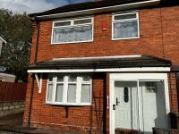 Springfield House- Near Newcastle Centre, Hospital and Keele University! - B&B Stoke-on-Trent