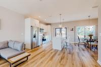 4BR Pleasant Home with Balcony and Open Layout - Ferienwohnung Callaway