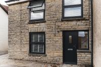 Wych Cottage, Striking 2 Bed, Parking, King Bed, First Floor Flat - Ferienwohnung
