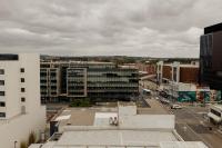 Vida Central - 2 bed, 1.5 bath w parking, gym & pool - B&B