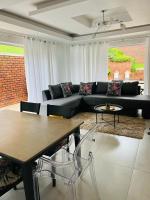 Villa Le Rosa Unit 2 - Ferienwohnung