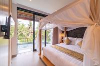 Villa with Garden View