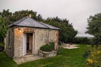 B&B Totland - The Lookout: Cosy Compact Cottage - Bed and Breakfast Totland