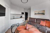DOKI Living & Foodhall Apartament z widokiem na Marinę Cesarską - B&B Danzica
