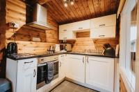 Rustic Log Cabin in Snowdonia - 2 Bedrooms & Parking - B&B Ffestiniog
