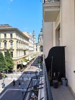 B&B Budapest - Basilica View Apartment with Balcony - Bed and Breakfast Budapest