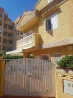 Adosado/casa con terraza y buhardilla. Playa El Perelló - B&B El Perelló