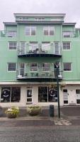 Akureyri Backpackers, Hafnarstraeti 100 - Apartment for 4 - Bed and Breakfast