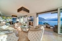 B&B Montreux - Luxury Penthouse in Montreux City with Lake View by GuestLee - Bed and Breakfast Montreux