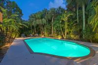 Palm Paradise - Pet Friendly Home on Siesta Key w/ Large Heated Private Pool & Outdoor Area! - B&B Sarasota