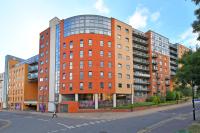 Deluxe City Centre Studio Apartment with Balcony & City Views - FREE WIFI NETFLIX, GYM ACCESS - WESTONE - Chambres d'hôtes Sheffield