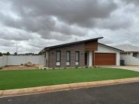 B&B Parkes - Modern luxury - Brand new home - Bed and Breakfast Parkes