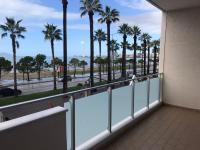 Sea Front Apartment Beach House - B&B Vlorë