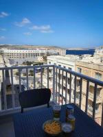 Spacious 3BR Apt Central Located with Sea Views - Ferienwohnung St Paul's Bay