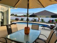 Sunshine Retreat with heated saltwater pool - B&B Bradenton