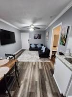 B&B Houston - Blue Shark *G15* @ Montrose Private 1BR King Apartment - Bed and Breakfast Houston