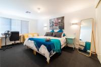 Treeby's Finest Family Home 4bdr 2bth - B&B