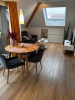 Terralpin Apartments - Charmante DG Wohnung mit Balkon - Ferienwohnung Bruckmühl