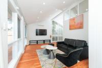 Cozy Retreat-4 Queen Bed, 3TV, Full Kitchen, Cot, Pets allowed-Fully Fenced, FreeWifi - B&B Campbelltown