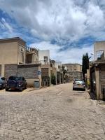 Essy's Furnished Homes Nakuru with pool & GYM - B&B