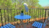 Freshly tastefully renovated apartments in heart of old Antibes - Chambres d'hôtes Antibes