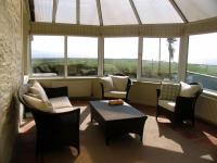Beautiful spacious old schoolhouse with stunning sea views and beach nearby - B&B Port Bannatyne