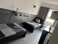 Camera Doppia con Letti Singoli e Bagno in Comune