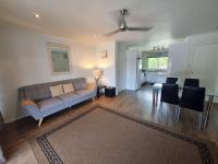 B&B Townsville - Residential two-bedroom unit on The Strand, self-check in, free Wi-fi - Bed and Breakfast Townsville