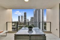 B&B Gold Coast - Glam & Stylish Broadbeach 2BR Apartment - Bed and Breakfast Gold Coast