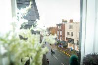 WhiteGates Rows City Centre Apartment by Rework Accommodation - B&B Chester