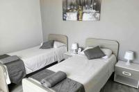 B&B Msida - F11-3 Room 2 single beds shared bathroom in shared Flat - Bed and Breakfast Msida