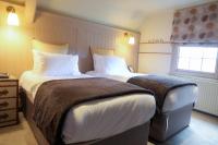 Standard Twin Room with Private External Bathroom