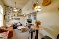 B&B Saugatuck - Updated Apt 1 Block to Water St and Kalamazoo River - Bed and Breakfast Saugatuck