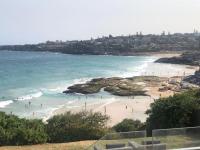 Tamarama Beachfront Apartment on Bondi to Bronte Walk - B&B