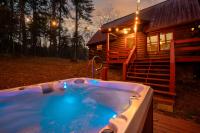 B&B Mineral Bluff - At Ease Cottage - Soak in the Hot Tub or Sit by the Fire - Bed and Breakfast Mineral Bluff