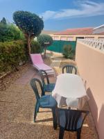 B&B La Londe-les-Maures - STUDIO MEUBLE 30 M2 LA LONDE LES MAURES , 900 M DES PLAGES - Bed and Breakfast La Londe-les-Maures