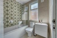 Stunning Design 3-Bedroom Townhouse Retreat in Southsea, Sleeps 8, Chic and Spacious with Free Parking Permit, SUMMER SPECIAL OFFER AVAILABLE! - by Blue Puffin Stays - B&B Portsmouth