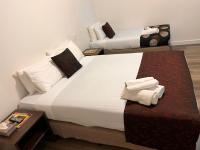 Ensuite gouger entire apartment 306 - B&B