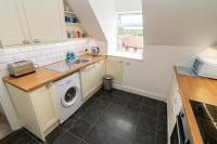 Spacious 3-Bed, Town Centre, Parking, Near Beach - B&B Bournemouth
